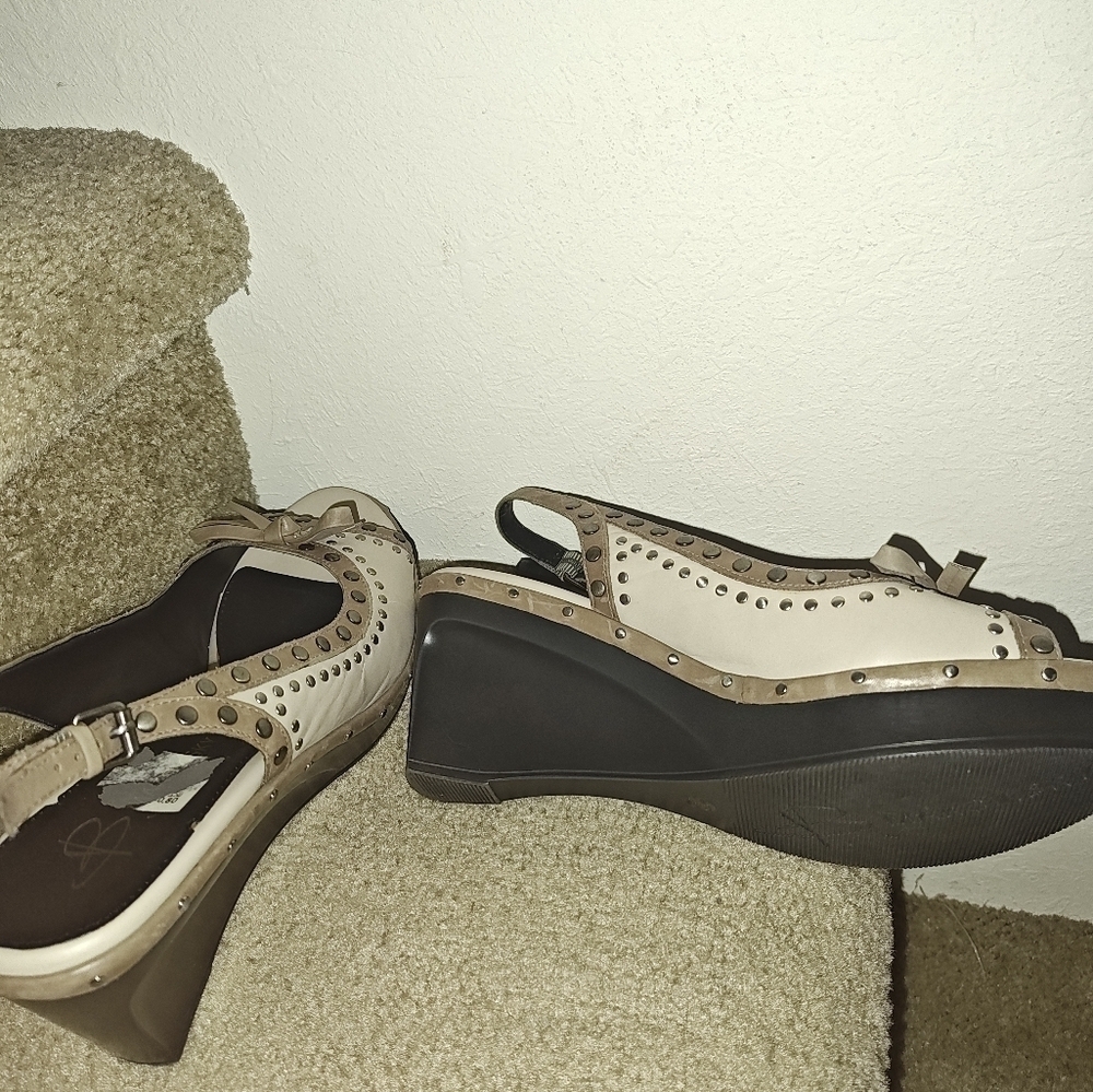 B Makowsky Sami Women's Deep Ivory/Brown Leather Peep Toe Sling Back Wedge - Picture 4 of 5